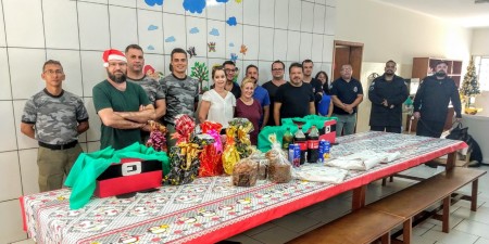 Funcionários da Penitenciária de OC visitam Casa da Criança