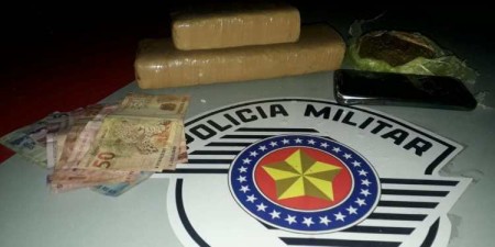 Força Tática prende rapaz por tráfico de drogas em Paulicéia