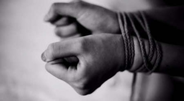 Bandidos agridem e amarram v�timas durante roubo a resid�ncia, em Rancharia