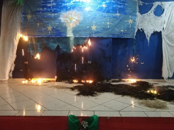 Decora��o de Natal � alvo de vandalismo em pra�a central de Iep�