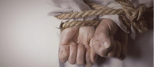 Ladr�es invadem casa, amarram e roubam casal de idosos no Jardim Santa Tereza em Osvaldo Cruz 