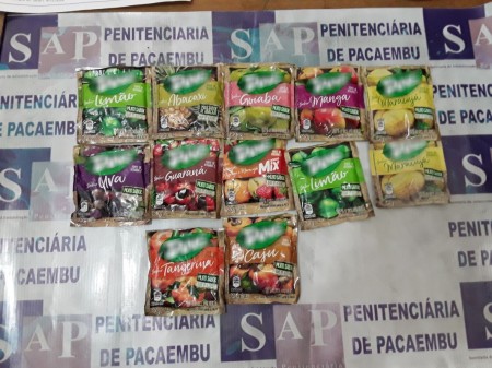 Ao visitar o filho preso, mãe é flagrada com cocaína em saquinhos de suco em pó em Pacaembu