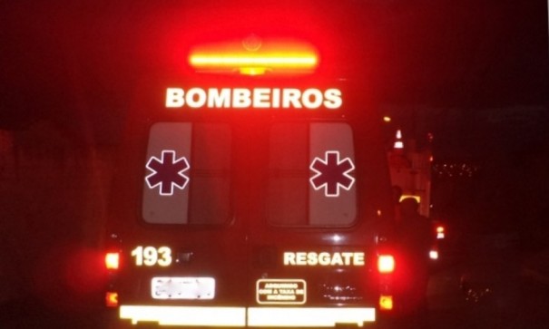 Idoso morre atropelado ao tentar buscar colch�o que se soltou de caminhonete 