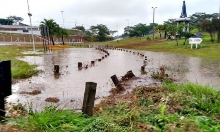 Chuva causa alagamentos e estragos em diversos pontos de Adamantina