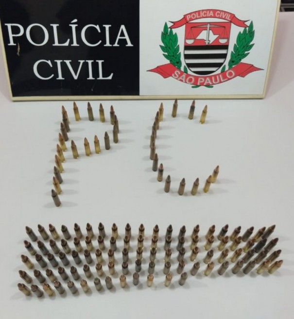 Polcia Civil encontra mais de 100 munies de uso restrito das Foras Armadas em fazenda