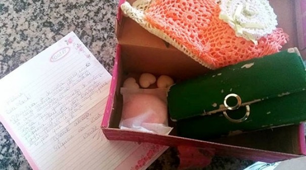 Aps trs anos, mulher de Osvaldo Cruz recebe carteira que foi levada em assalto SP