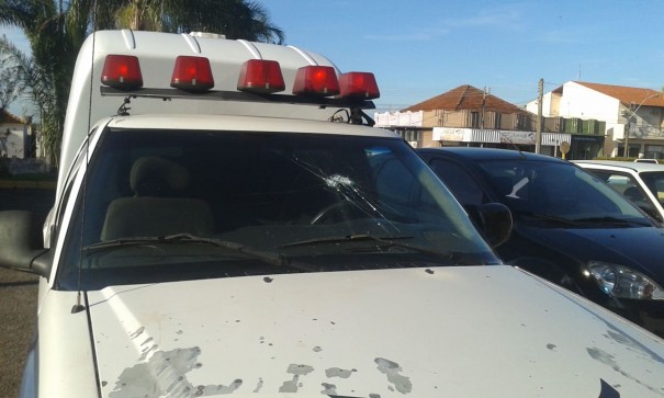 Ambulncia da Prefeitura de Osvaldo Cruz  alvo de ataque