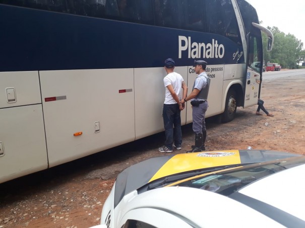 Pol�cia Rodovi�ria de Adamantina apreende maconha com passageiro de �nibus