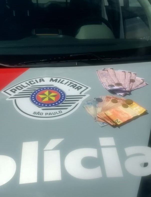 Pol�cia Militar de OC prede mulher por crime de furto