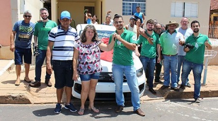 Cocipa entrega carro e motos a ganhadores da promoção Cliente Feliz