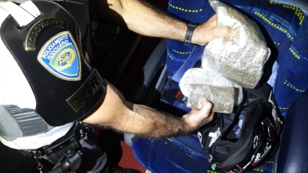 Mulher � presa por tr�fico internacional de droga ao ser flagrada com haxixe durante fiscaliza��o na SP-270