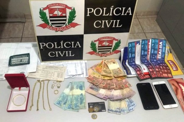 Pol�cia Civil prende por tr�fico de drogas casal que ostentava vida de luxo em bairro da periferia de Presidente Epit�cio