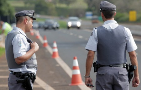 Polícia Rodoviária realiza fiscalização de CNHs na região