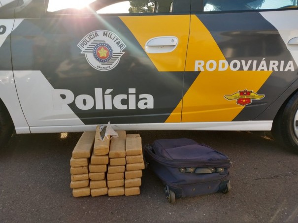 Por R$ 5 mil, homem  contratado para transportar 24 tabletes de maconha, mas acaba preso