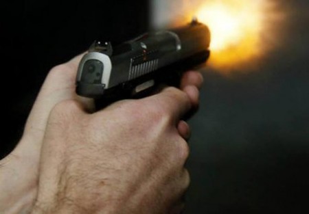 Técnico em eletrônica leva dois tiros enquanto dormia na sala de sua casa em Parapuã