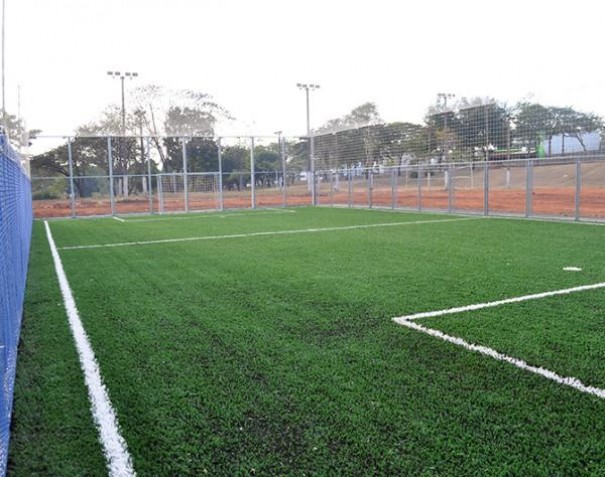 Quadra de grama sinttica no Parque dos Pioneiros ser iluminada 