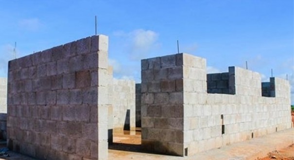 Primeiras casas da CDHU comeam a ser edificadas em Salmouro