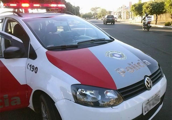 Dupla em moto e com arma de fogo tenta assaltar idoso no centro de Bastos