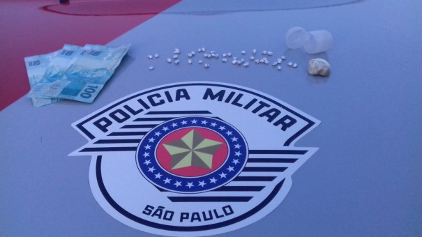 Homem de 41 anos  preso por trfico na Rua Alssio Romano