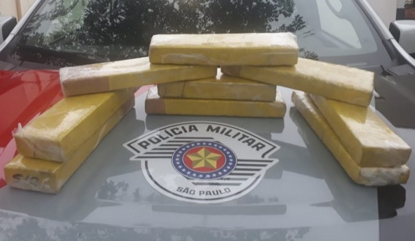 Homem  preso em flagrante com nove tabletes de maconha dentro de mochila em Adamantina