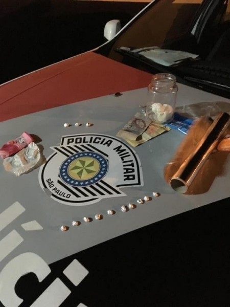 Polícia Militar de OC prende mulher envolvida com tráfico de drogas