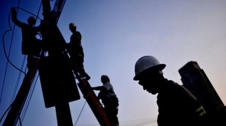 Sagres fica sem energia por causa de galhos em rede elétrica