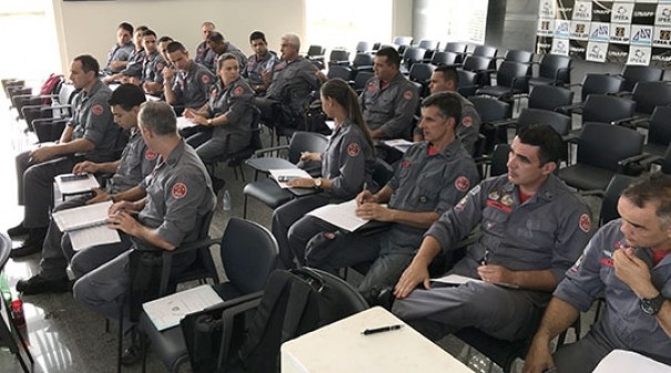 Adamantina sedia reunio do 14 Grupamento dos Bombeiros