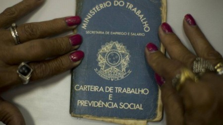 Previdência: Governo estuda proposta para que mães se aposentem mais cedo