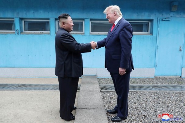 Trump e Kim Jong Un devem retomar negociaes para desnuclearizao