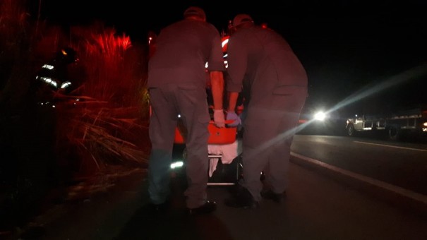 Acidente envolvendo quatro ve�culos deixa uma v�tima fatal na SP-425 em Parapu� 