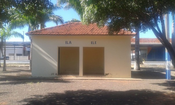 Voc Reprter: Usurios da pista de caminhada reclamam que banheiro do local est sendo utilizado para uso de drogas e sexo 