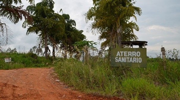 Aterro sanitrio de Adamantina  fechado e lixo urbano  levado para Quat