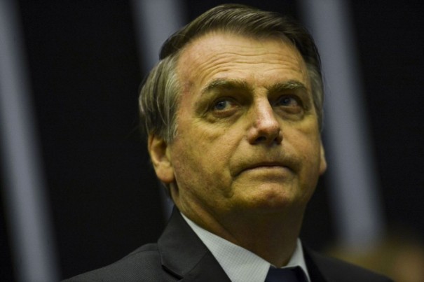 Celular de Bolsonaro foi alvo da ao de hackers, afirma ministrio