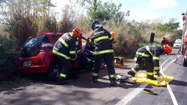 Grave acidente envolve quatro veculos na SP-294, em Osvaldo Cruz