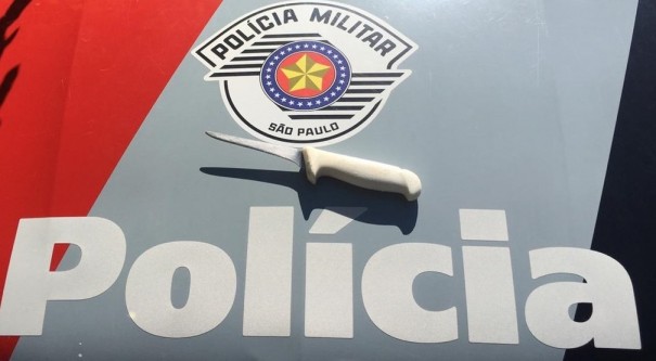 Homem � preso por dar socos e amea�ar mulher, que revida com facada, em Adamantina