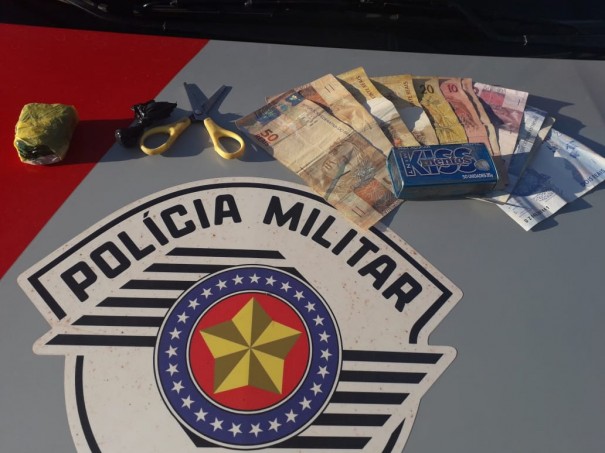 PM de Luc�lia prende traficante que portava maconha, coca�na e dinheiro