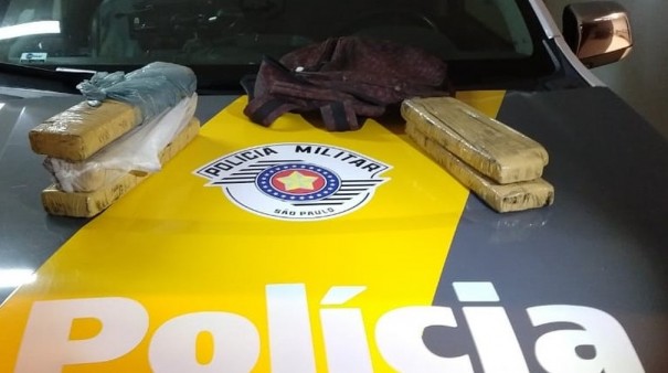 Pol�cia Rodovi�ria prende jovem de 24 anos com 4,8 kg de maconha em �nibus na Raposo Tavares