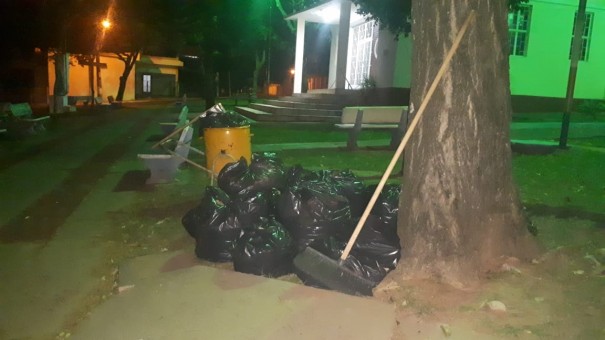 Voc Reprter: Moradores reclamam da falta de cuidados com a praa da Capela Nossa Senhora Aparecida