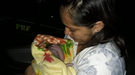 Mulher dá à luz dentro de carro na base da Polícia Rodoviária em Marília