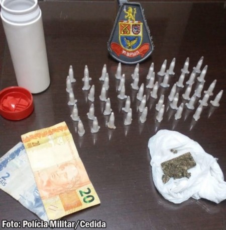 Polícia Militar de Rinópolis apreende cocaína e maconha que teria sido abandonada por menor