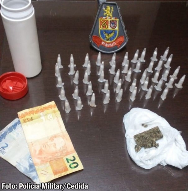 Pol�cia Militar de Rin�polis apreende coca�na e maconha que teria sido abandonada por menor