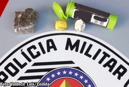 Polícia Militar de Bastos aborda veículo e apreende porções e pedaço de maconha