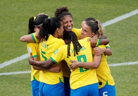 Com show de Cristiane, o Brasil derrota a Jamaica por 3 a 0