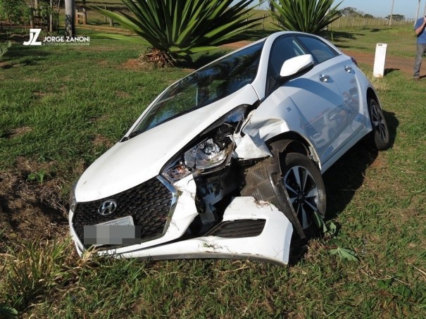 Acidente entre dois ve�culos deixa idoso ferido na via de acesso rotat�ria SP-294 a Tupi Paulista