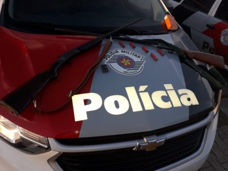 Polícia Militar de Lucélia detém morador de propriedade rural em posse de armas de fogo