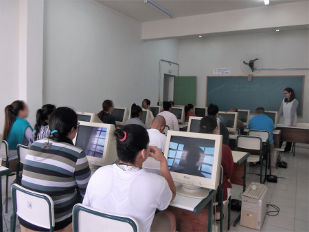 Presas de Tupi Paulista colam grau de curso técnico em Administração