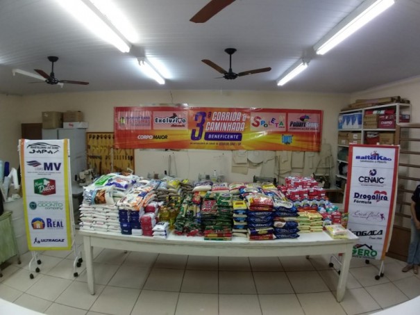 Organizadores entregam 750kg de alimentos arrecadados na 3 Corrida e Caminhada Solidria do Aniversrio de Osvaldo Cruz