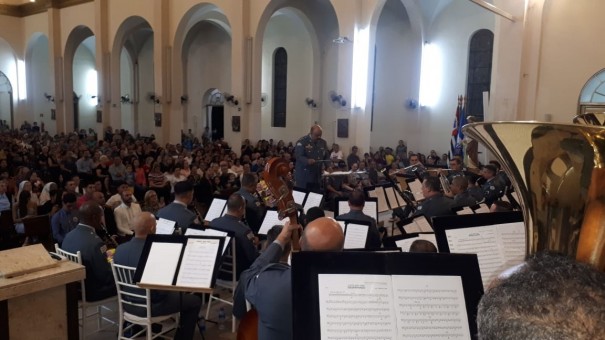 Banda Sinf�nica da Pol�cia Militar se apresentou em Luc�lia