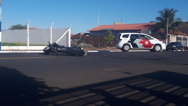 Acidente de tr�nsito entre carro e moto deixa uma v�tima leve no Jardim das Bandeiras em OC