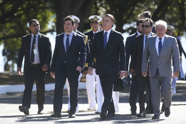 Bolsonaro ressalta atuao da Marinha em aes no pas